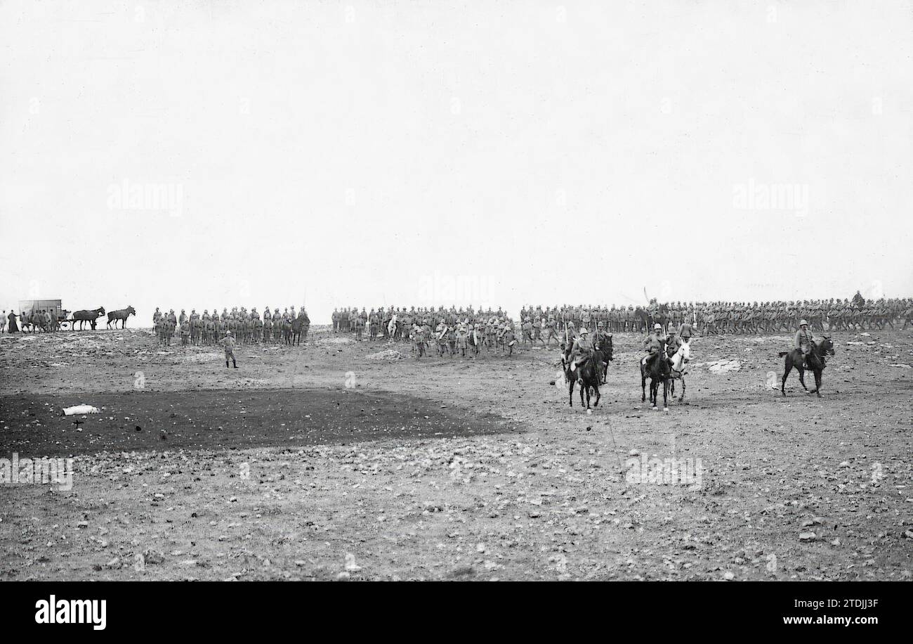 06/30/1913. Execution of a deserter in Melilla. Parade before the corpse of the Forces that Formed the painting upon completion of the sentence. Credit: Album / Archivo ABC / Lázaro Stock Photo