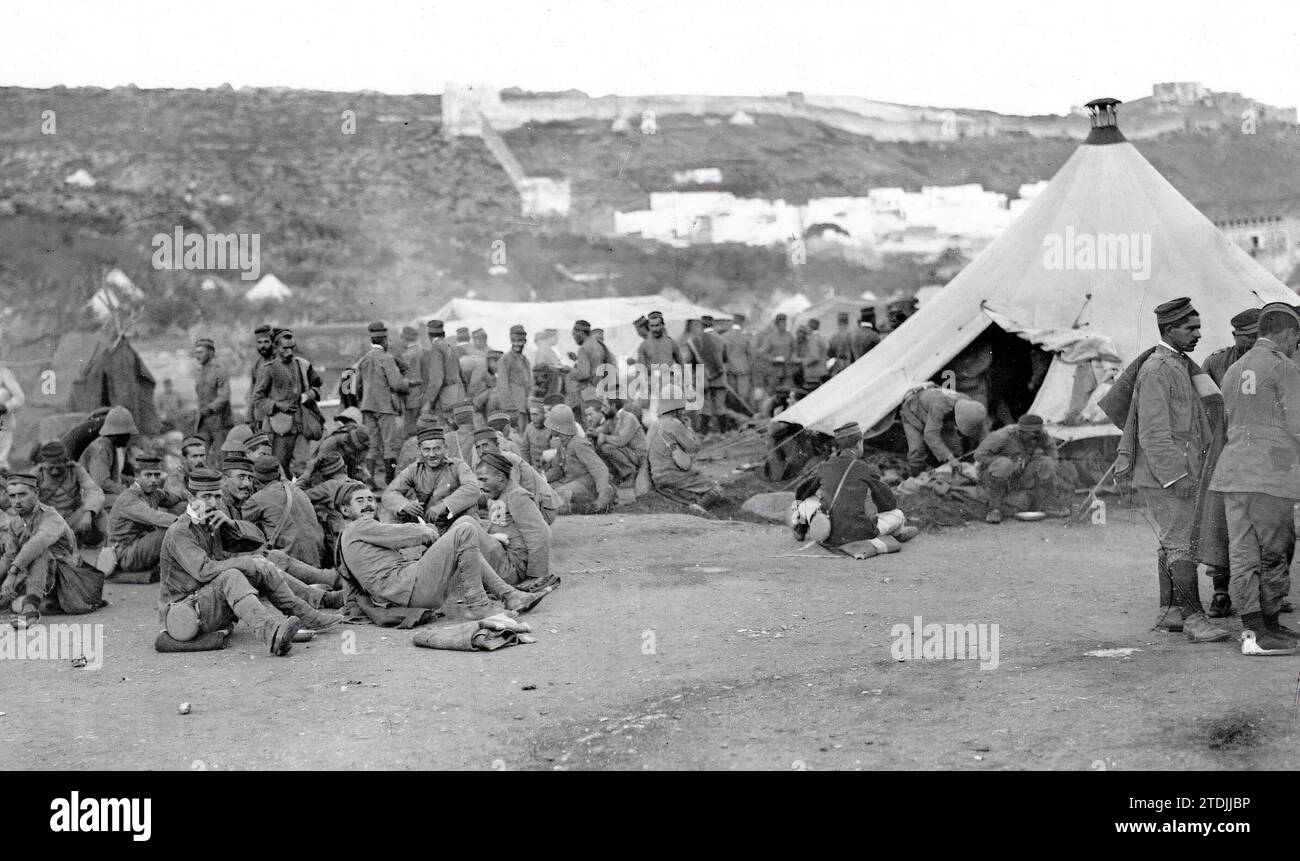 General Ramon Camps 09/01/1913. In the Tetouan camp. Ranch time in the Tetuan camp. Group ...