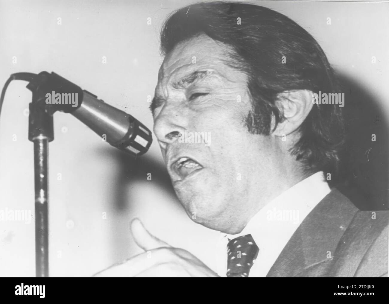 07 31 1981 Paco Toronjo Singing Credit Album Archivo Abc Juanjo