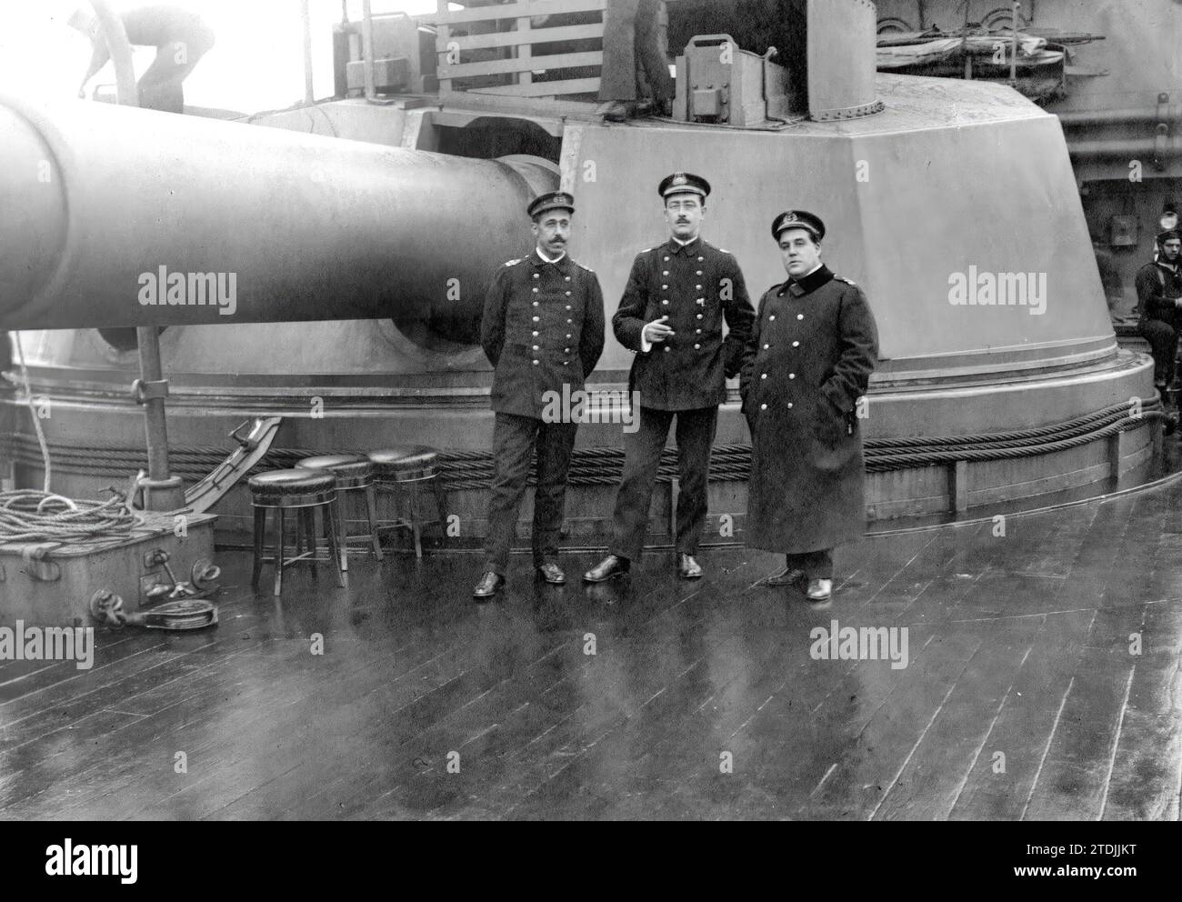 11/30/1915. On board the Battleship 'Alfonso Xiii'. The Officers Messrs. Heras, Franco and Suances, (from left to right) who acquired the ticket with the biggest prize in the Christmas lottery. Photo: Fiol and González -Approximate date. Credit: Album / Archivo ABC / Fiol y González Stock Photo