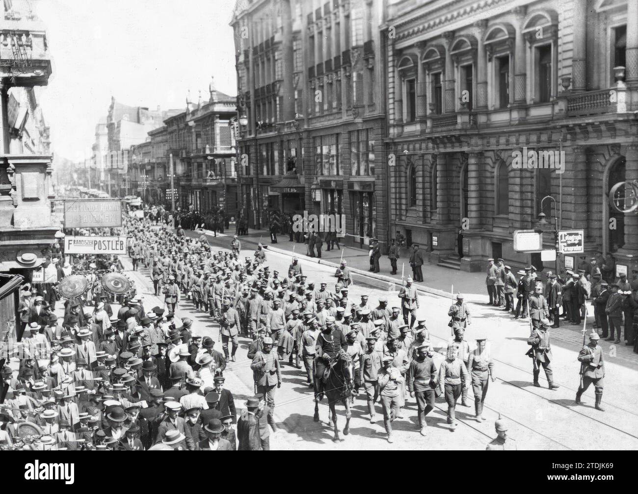 08/31/1915. The Germans in Poland. Entry into Lodz of a column of Russian Prisoners (Made in Warsaw) of the Germans. Photo: R. Parrondo. Credit: Album / Archivo ABC / Parrondo Stock Photo