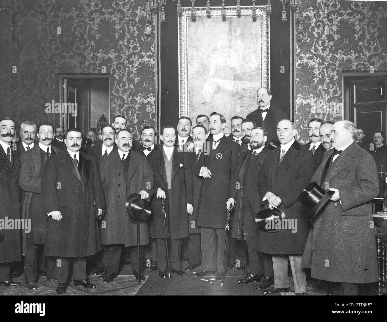 12/31/1913. The New Madrid Councilors. The Mayor, Viscount of Eza (X