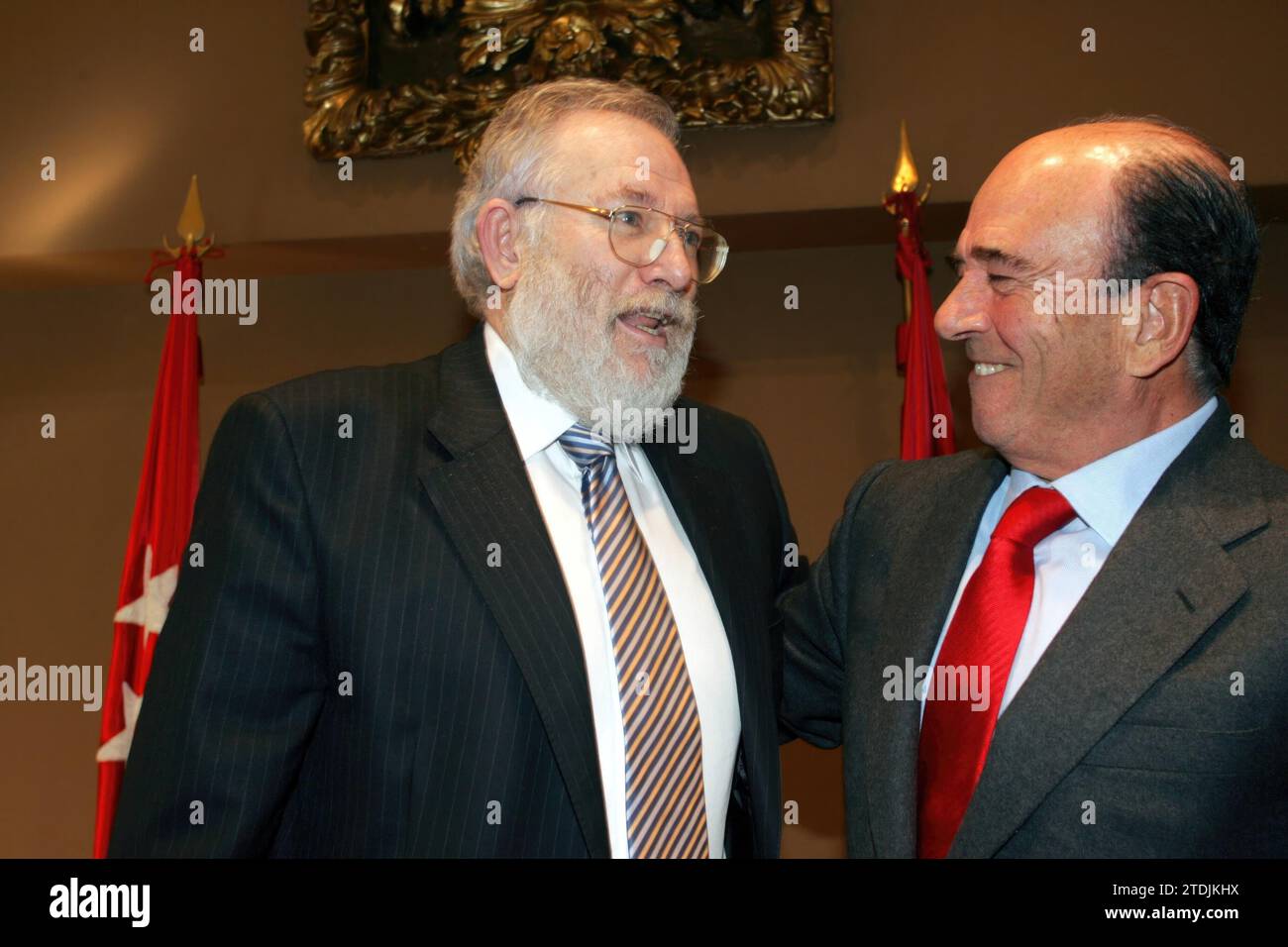 01/18/2005. Madrid. 01-19-05. The rector of the Complutense University, Carlos Berzosa, and the president of the Santander group, Emilio Botin, have signed today an agreement that expands collaboration in teaching matters between both institutions. Photo Javier Prieto. Archdc. Credit: Album / Archivo ABC / Javier Prieto Stock Photo