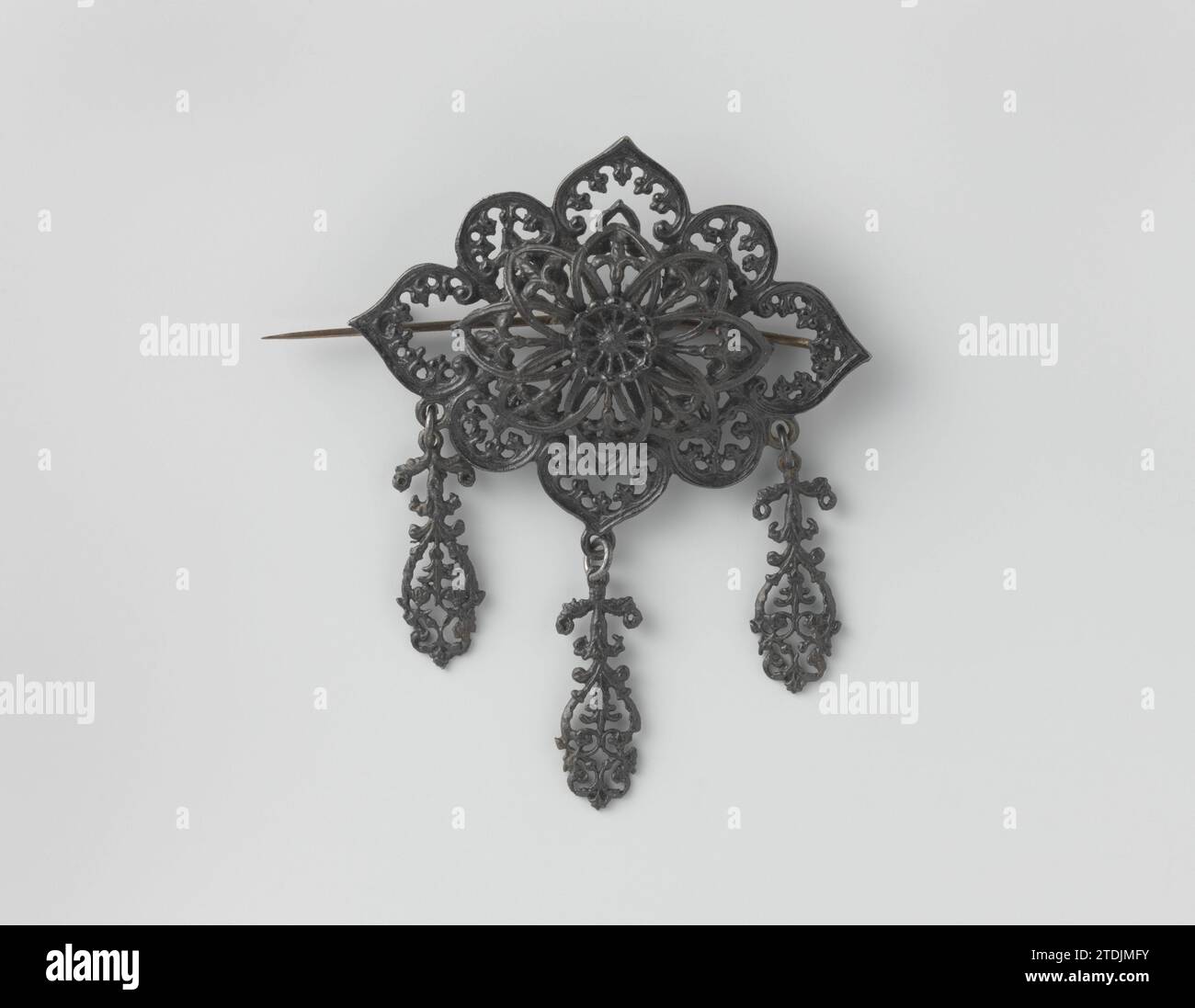 Broche de metal hi-res stock photography and images - Alamy