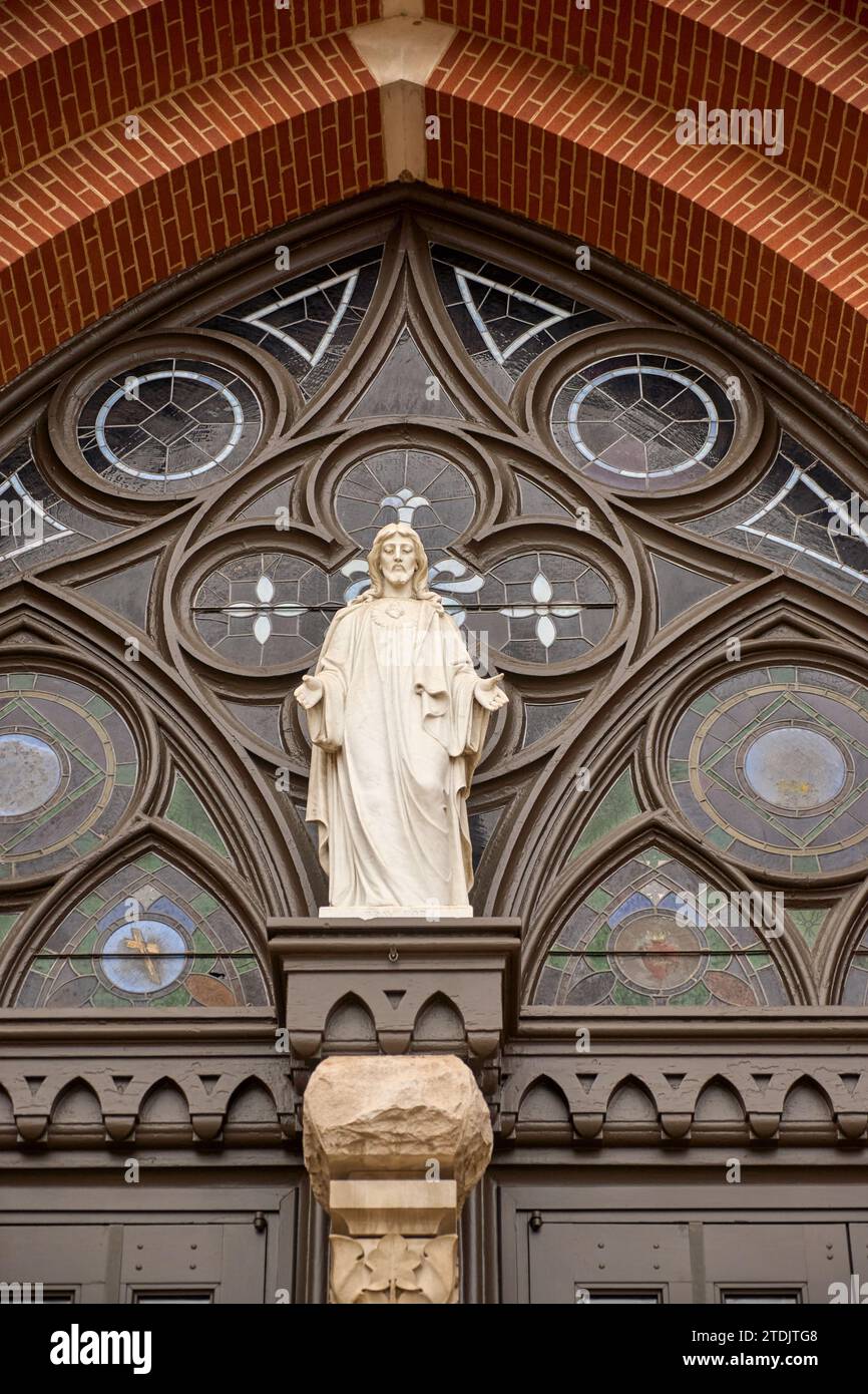 Elevated Sanctity: Statue and Rose Window Adorn the Cathedral of Saint Paul, a Testament to Gothic Revival in Birmingham, Alabama. Stock Photo