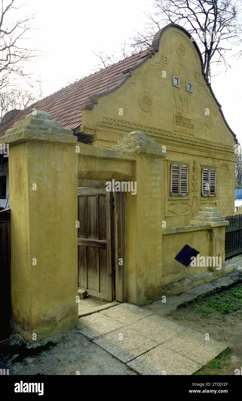 Dimitrie Gusti National Village Museum, Bucharest, Romania, approx. 2000. A 19th century house from Timis County displayed in the ethnographic museum. Stock Photo