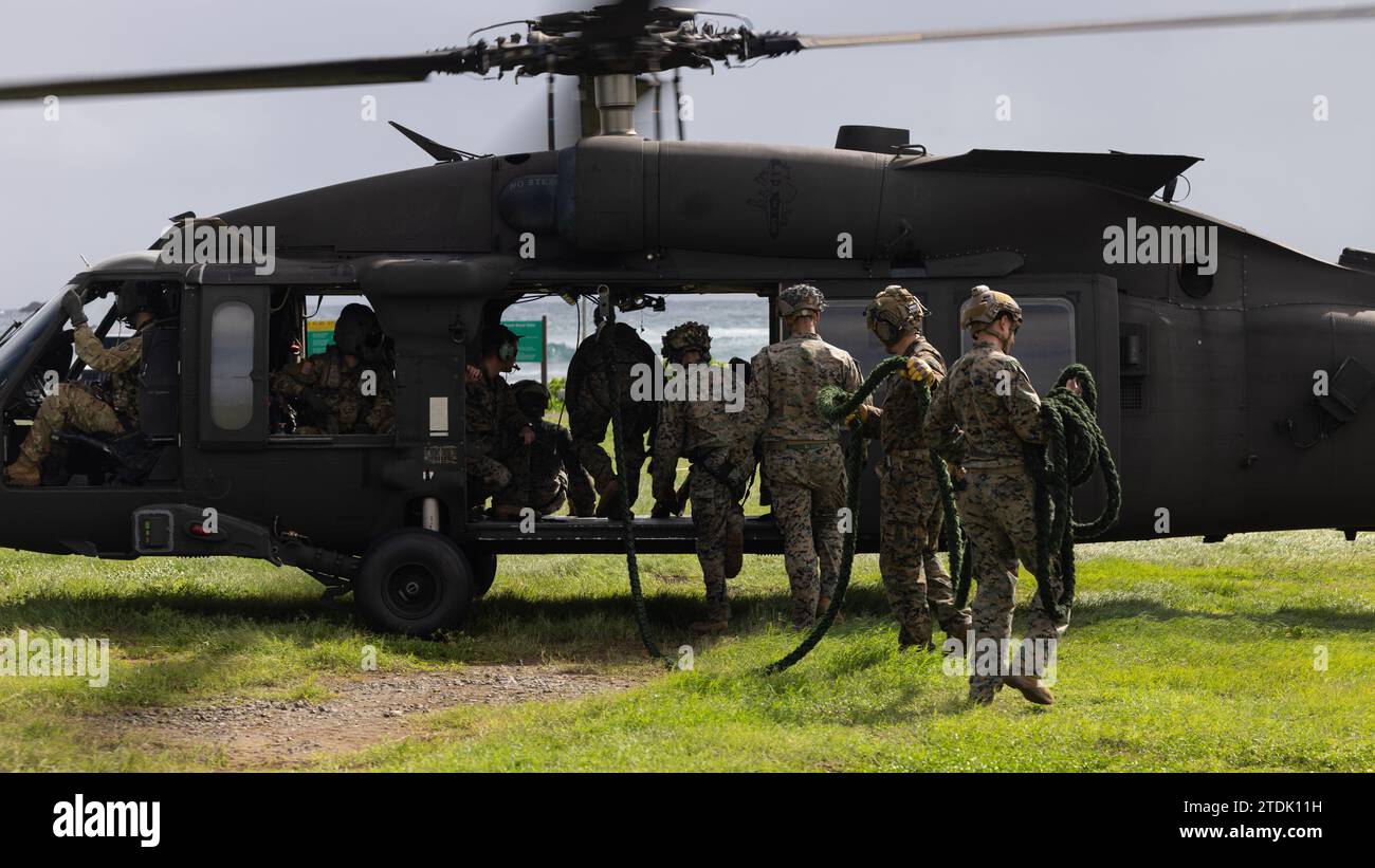 U.S. Marines with 3d Littoral Combat Team, 3d Marine Littoral Regiment ...