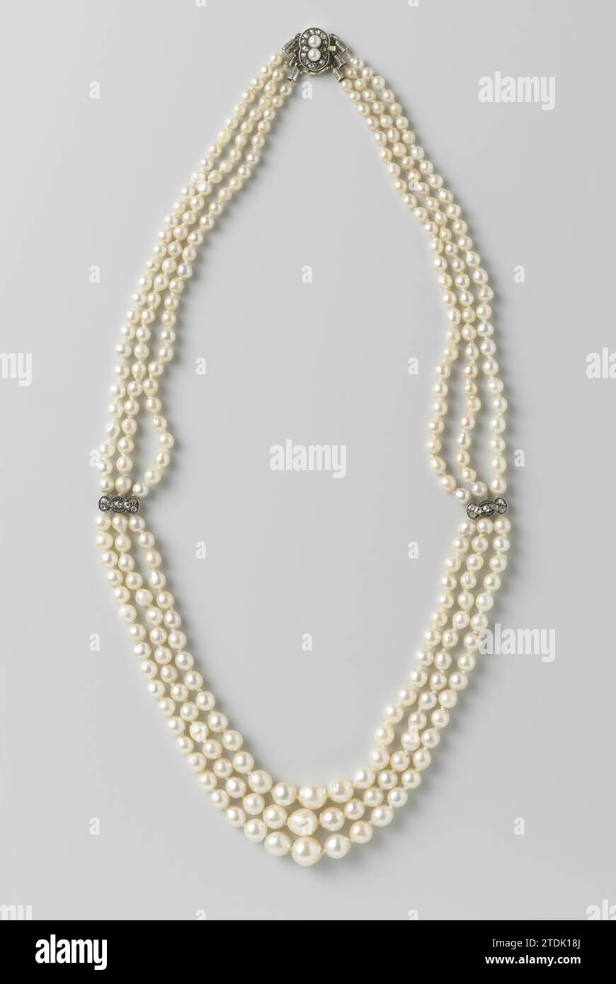Necklace with pearl in hotsell middle