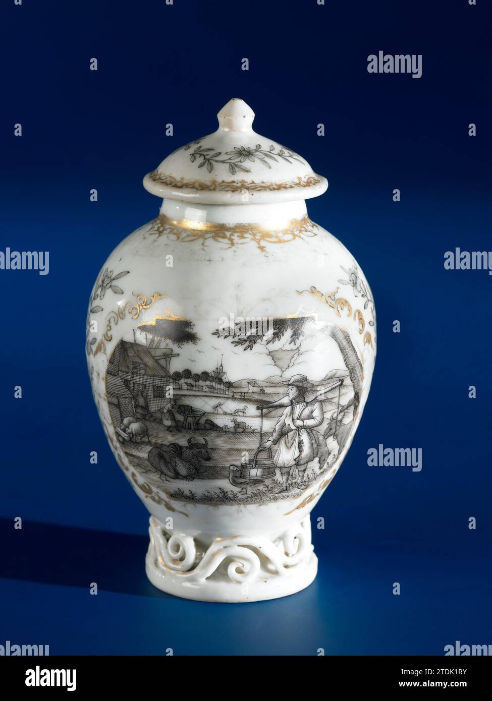 Hexagonal Blue & White Porcelain Tea Caddy - Pastoral Scenes Hexagonal Blue & White Porcelain Tea Caddy - Pastoral Scenes