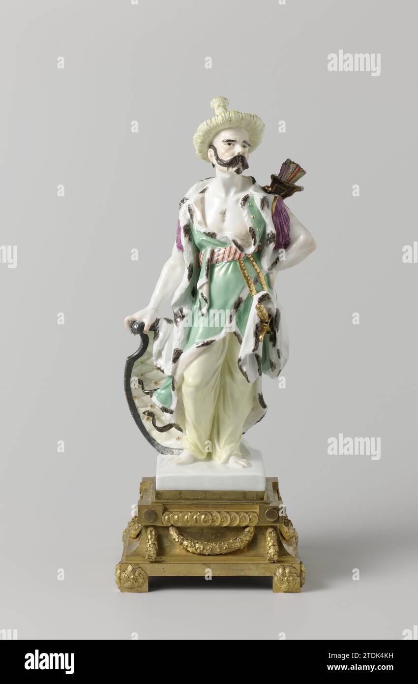 Two Chinese figures, anonymous, c. 1765 Figure of painted porcelain. On a flat square pedestal a figure is known as a 'malabar' against a tree stump. The pedestal is contained in a square gilded bronze pedestal. The man is dressed in a yellow lower dress and a green top with edges of fur. With his right hand, he holds a large shield on the ground. He holds the left hand in his side. On his back he wears a tube with arrows. The figure is not marked. Parisporcelain Company: Meissenendigner: Meissendeigner: Meissen porcelain. bronze (metal). gilding (material) gilding Figure of painted porcelain. Stock Photo