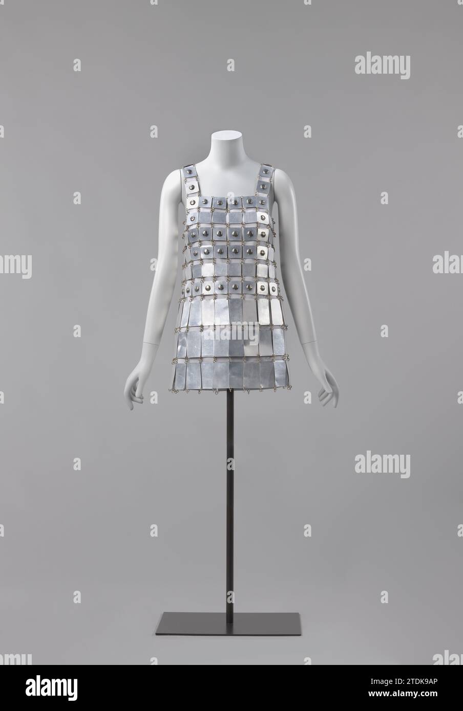 knee length dresses for ladies Metal Plate Bra