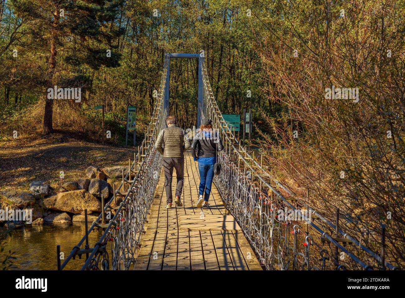 Suspension footbridge over the Segre river in autumn (Cerdanya, Girona, Catalonia, Spain, Pyrenees) ESP: Pasarela del puente colgante sobre el Segre Stock Photo