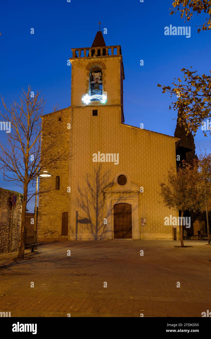 Church of Sant Cebrià de Vilafant in a blue hour and winter night (Alt Empordà, Girona, Catalonia, Spain) ESP: Iglesia de Sant Cebrià de Vilafant Stock Photo