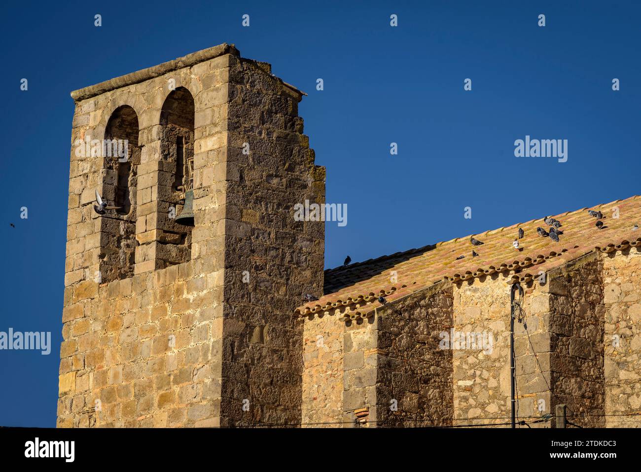 Church of Sant Esteve of Vilacolum on an autumn morning (Alt Empordà, Girona, Catalonia, Spain) ESP: Iglesia de Sant Esteve de Vilacolum en una m Stock Photo