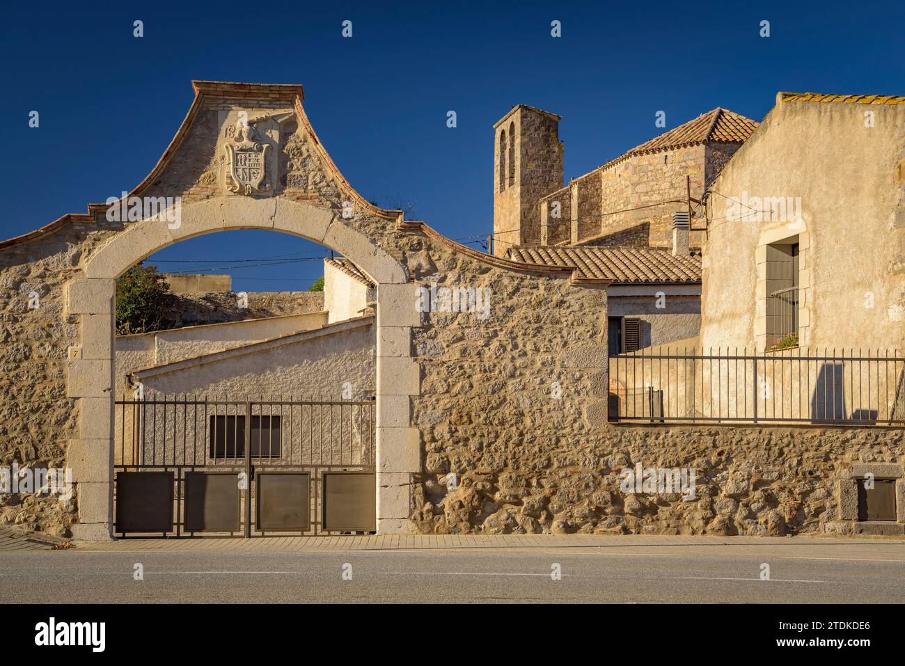 Church of Sant Esteve of Vilacolum on an autumn morning (Alt Empordà, Girona, Catalonia, Spain) ESP: Iglesia de Sant Esteve de Vilacolum en una m Stock Photo