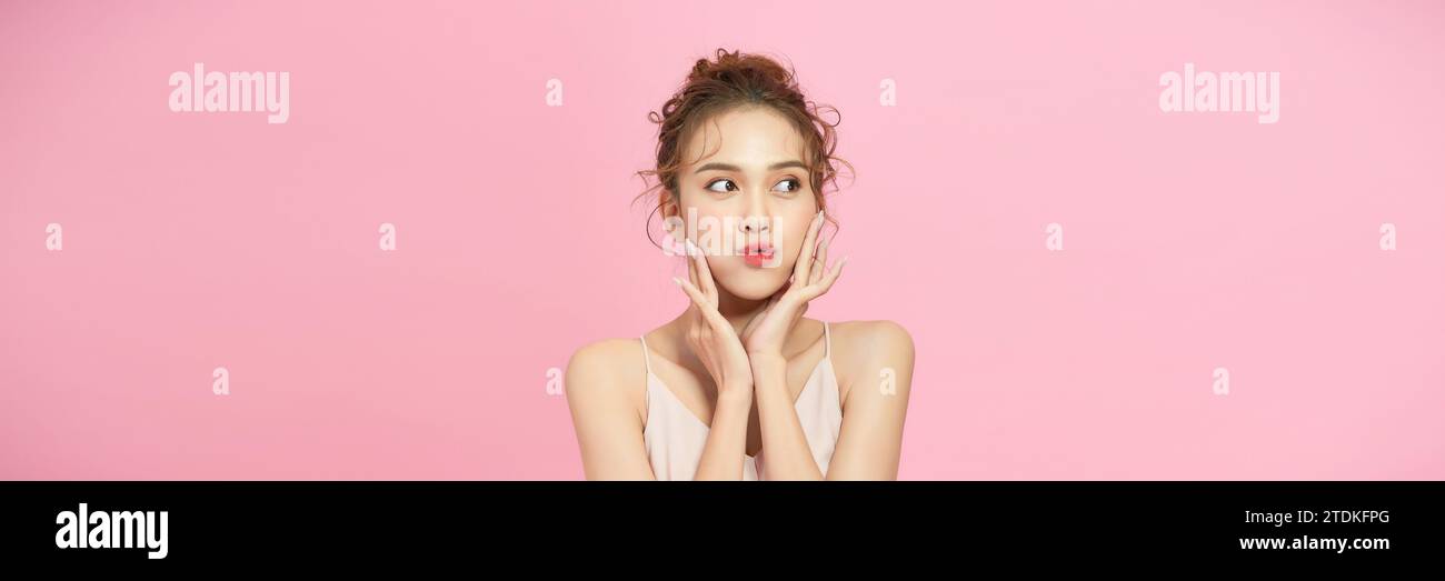 Beautiful woman posing hi-res stock photography and images - Alamy