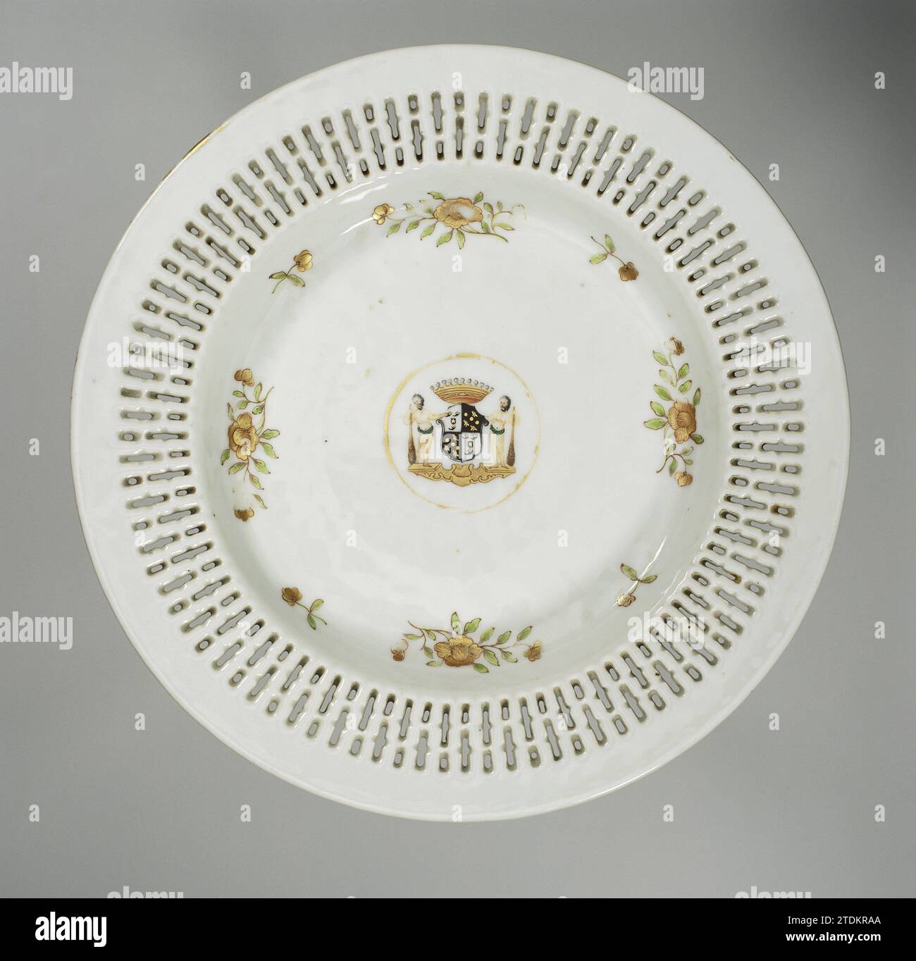 Plate with the arms of the de Groot family, anonymous, c. 1780