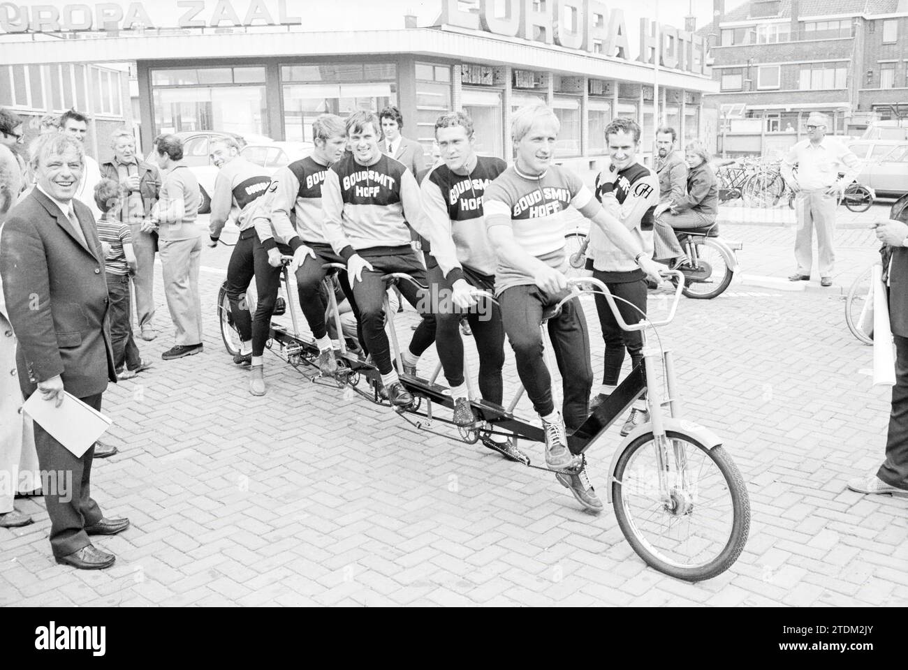Cycling team Goudsmit Hof, Portrait Eddy Merckx, Portraits Belgian cycling team, Cycling, 27-06-1972, Whizgle News from the Past, Tailored for the Future. Explore historical narratives, Dutch The Netherlands agency image with a modern perspective, bridging the gap between yesterday's events and tomorrow's insights. A timeless journey shaping the stories that shape our future Stock Photo