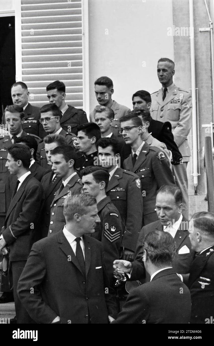 Pr. Bernhard ont. aviation cadets, Royal receptions and Royal visits, 02-08-1960, Whizgle News from the Past, Tailored for the Future. Explore historical narratives, Dutch The Netherlands agency image with a modern perspective, bridging the gap between yesterday's events and tomorrow's insights. A timeless journey shaping the stories that shape our future Stock Photo