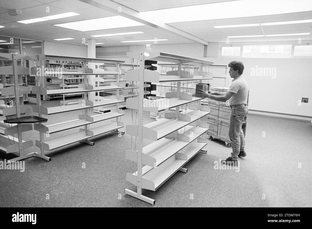 Filling empty library shelves hires stock photography and images Alamy