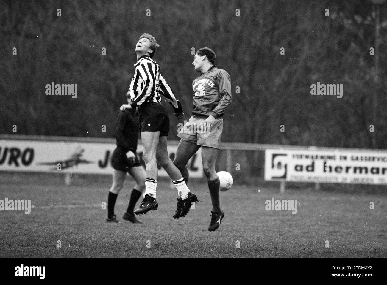 Football, IJmuiden - C.S.W., 23-11-1990, Whizgle News from the Past, Tailored for the Future. Explore historical narratives, Dutch The Netherlands agency image with a modern perspective, bridging the gap between yesterday's events and tomorrow's insights. A timeless journey shaping the stories that shape our future Stock Photo