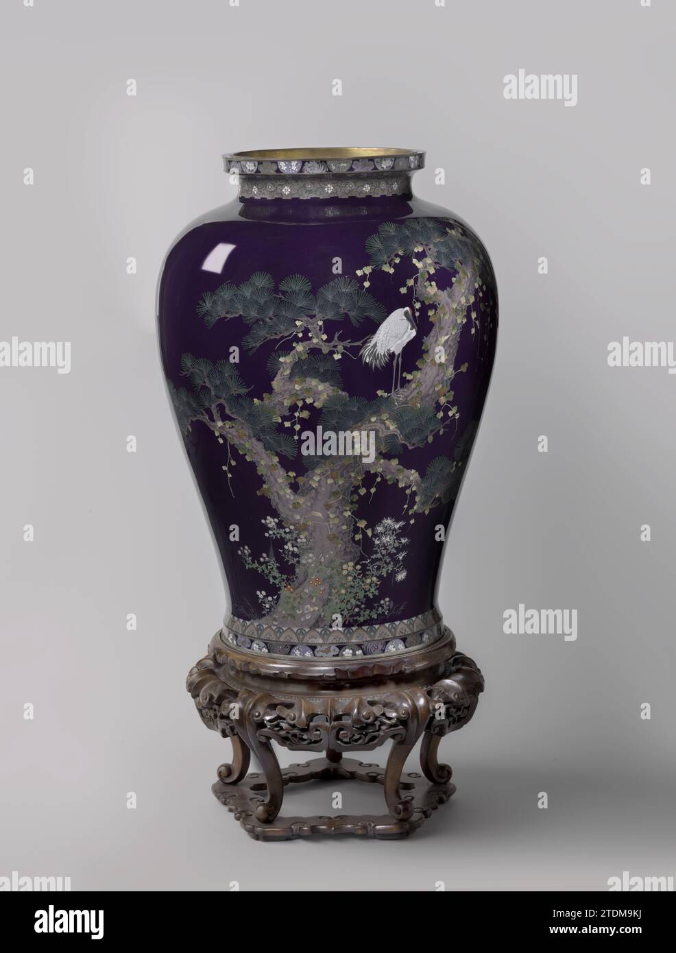 Pedim made of wood, c. 1900 Pedestment made of wood. The pedestal belongs to a vase.  wood (plant material) Pedestment made of wood. The pedestal belongs to a vase.  wood (plant material) Stock Photo