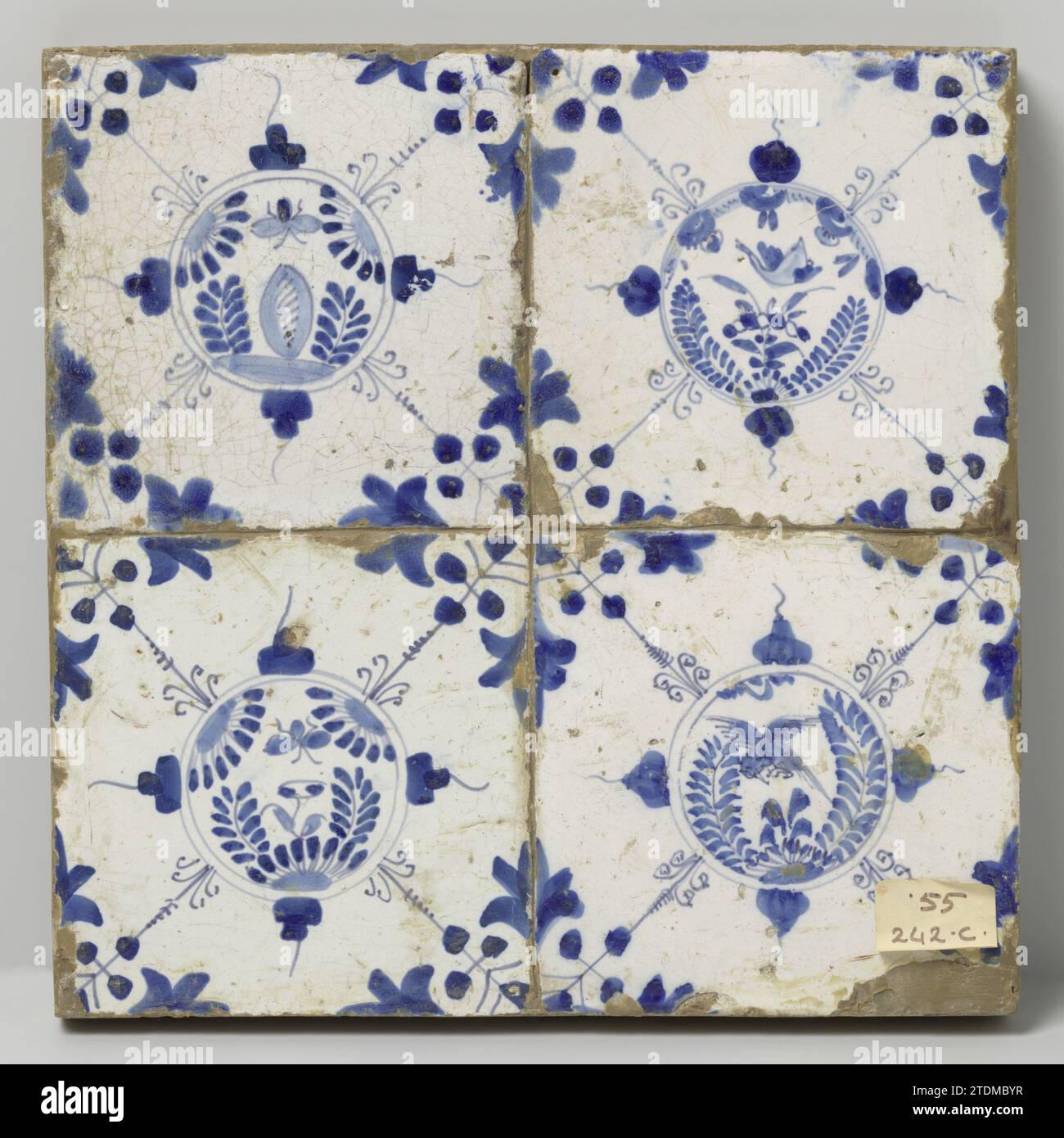 Field of four tiles with butterflies and birds, anonymous, c. 1620 - c. 1640 Field of four tiles (2 x 2) each with a blue -painted butterfly or bird in a Chinese garden inside a circle. In the corners, a three -way tip. Netherlands earthenware. tin glaze majolica Field of four tiles (2 x 2) each with a blue -painted butterfly or bird in a Chinese garden inside a circle. In the corners, a three -way tip. Netherlands earthenware. tin glaze majolica Stock Photo