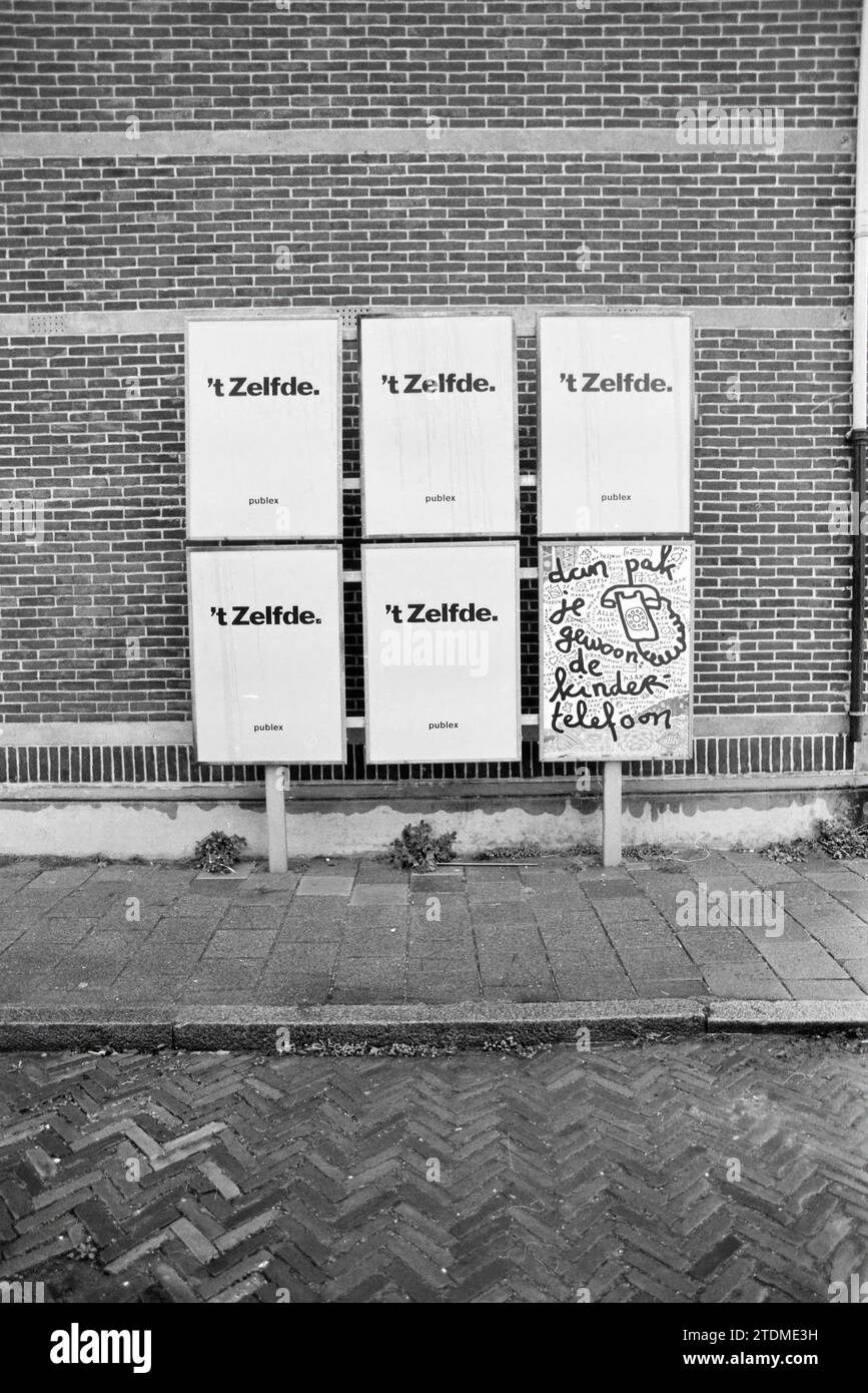 Billboard with 6x the same, 18-01-1992, Whizgle News from the Past, Tailored for the Future. Explore historical narratives, Dutch The Netherlands agency image with a modern perspective, bridging the gap between yesterday's events and tomorrow's insights. A timeless journey shaping the stories that shape our future Stock Photo