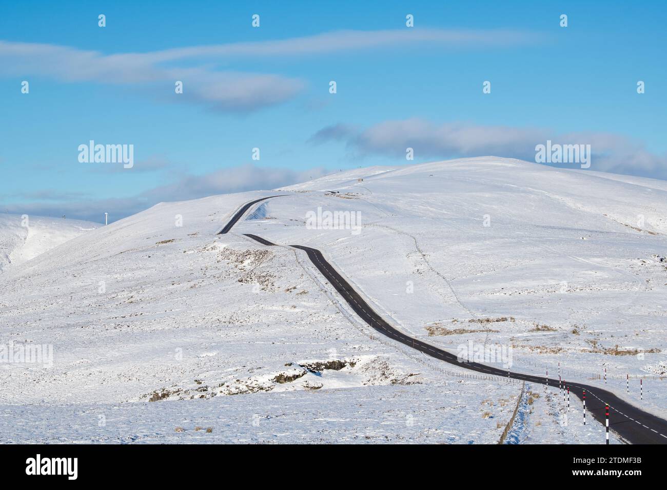 A939. Lecht Road in the snow. Cairngorms, Highlands, Scotland Stock Photo
