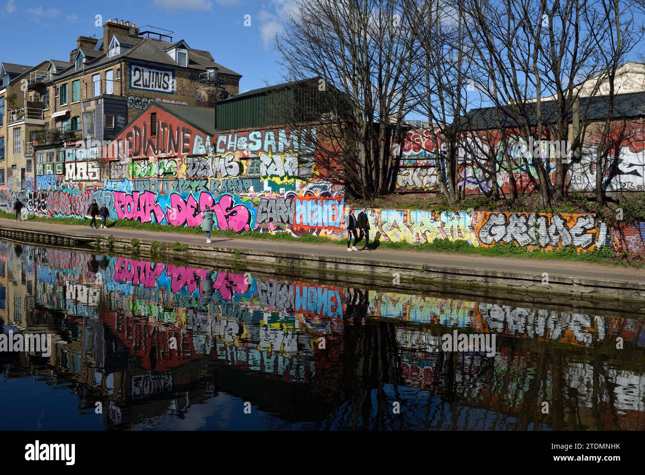 Regents canal towpath, Cambridge Heath, Hoxton, Bethnal Green, Hackney, East London, United Kingdom Stock Photo