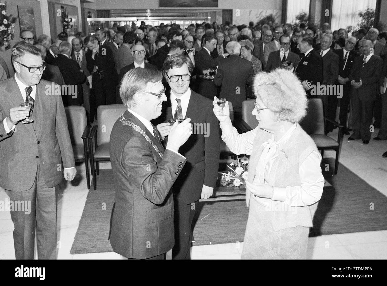 H.M.'s arrival in IJm. North Sea Canal 100 years, reception at town hall, offering book, Royal receptions and Royal visits, 01-11-1976, Whizgle News from the Past, Tailored for the Future. Explore historical narratives, Dutch The Netherlands agency image with a modern perspective, bridging the gap between yesterday's events and tomorrow's insights. A timeless journey shaping the stories that shape our future Stock Photo