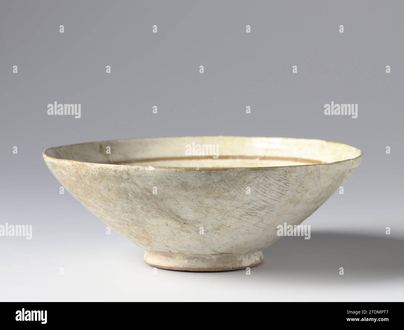 Bowl with a scroll border, anonymous, c. 1100 - c. 1299 Come of ...