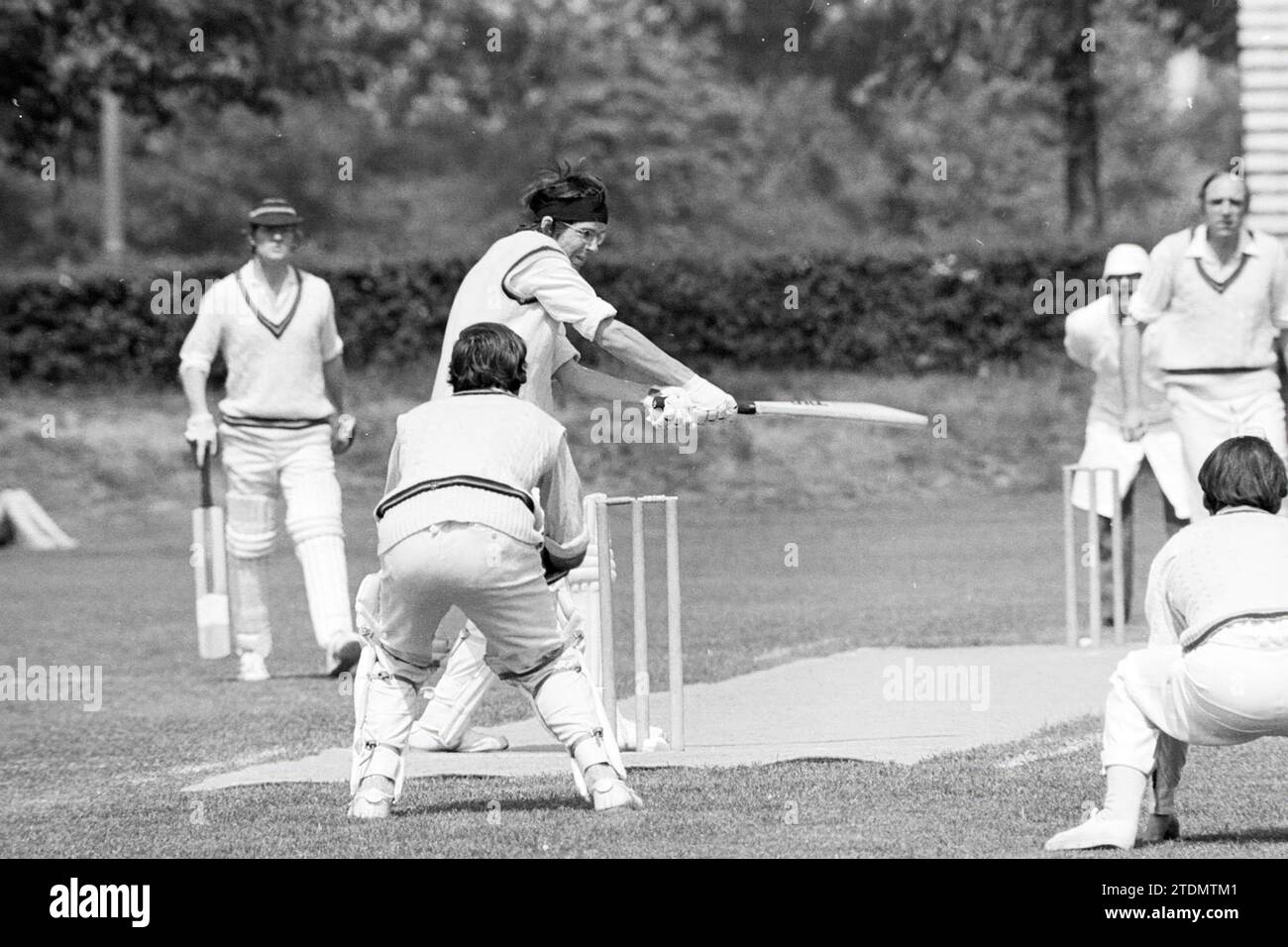 Cricket: Bloemendaal - HCC 2, Cricket, 23-05-1976, Whizgle News from the Past, Tailored for the Future. Explore historical narratives, Dutch The Netherlands agency image with a modern perspective, bridging the gap between yesterday's events and tomorrow's insights. A timeless journey shaping the stories that shape our future Stock Photo