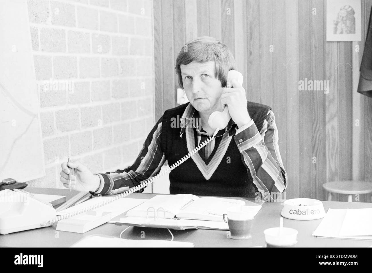 Mr. v.d. Linden, social worker in IJmuiden + savings bank account of f 1000,- for social institution, IJmuiden, Social work, 11-06-1975, Whizgle News from the Past, Tailored for the Future. Explore historical narratives, Dutch The Netherlands agency image with a modern perspective, bridging the gap between yesterday's events and tomorrow's insights. A timeless journey shaping the stories that shape our future Stock Photo