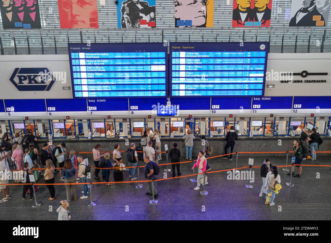 Ticketschalter, Haupthalle, Passagiere, Hauptbahnhof Warszawa Centralna, Warschau, Woiwodschaft Masowien, Polen Stock Photo