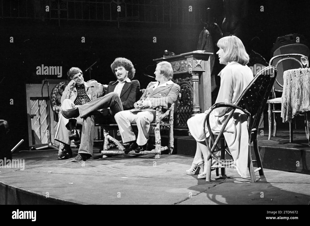 Cabaret Brakke Grond, Cabaret, Amsterdam, Nes, Nederland, 10-09-1975','11-09-1975, Whizgle News from the Past, Tailored for the Future. Explore historical narratives, Dutch The Netherlands agency image with a modern perspective, bridging the gap between yesterday's events and tomorrow's insights. A timeless journey shaping the stories that shape our future Stock Photo