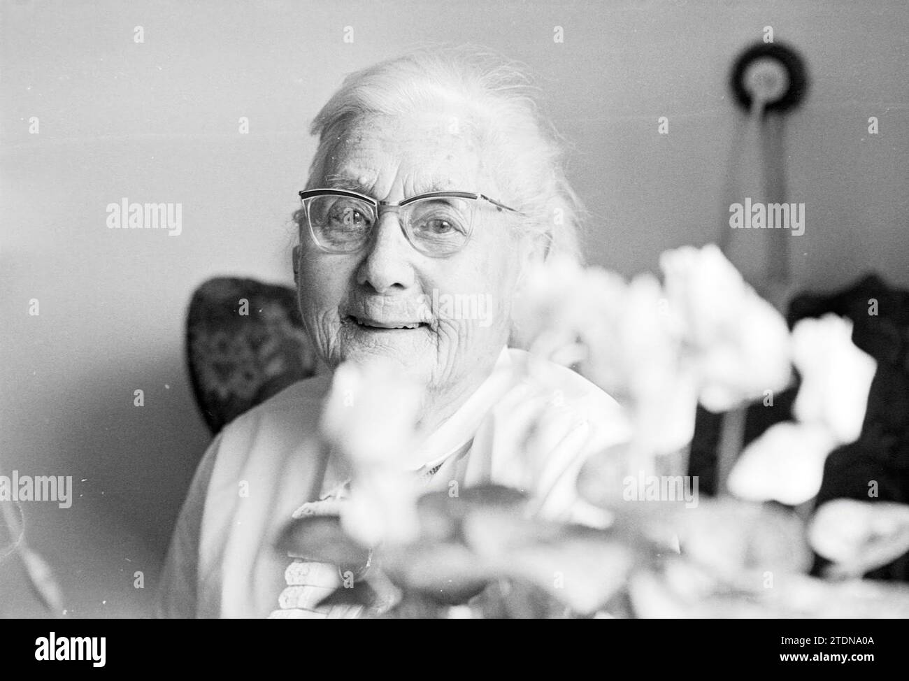 100 year old Mrs. Tehuis de Blinkert, Centenary, one hundred years, 24-02-1976, Whizgle News from the Past, Tailored for the Future. Explore historical narratives, Dutch The Netherlands agency image with a modern perspective, bridging the gap between yesterday's events and tomorrow's insights. A timeless journey shaping the stories that shape our future Stock Photo