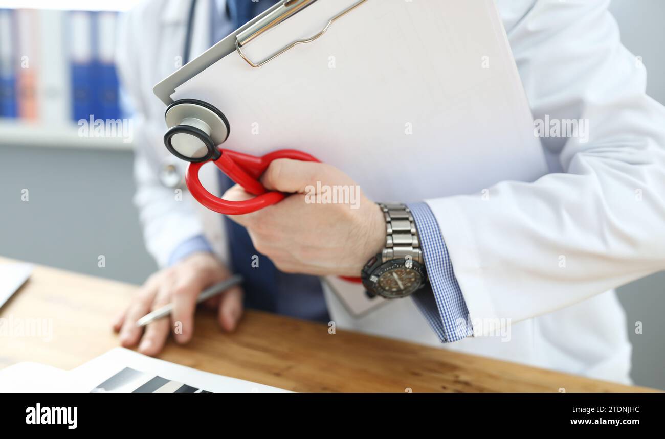 Person wearing white uniform hi-res stock photography and images - Alamy