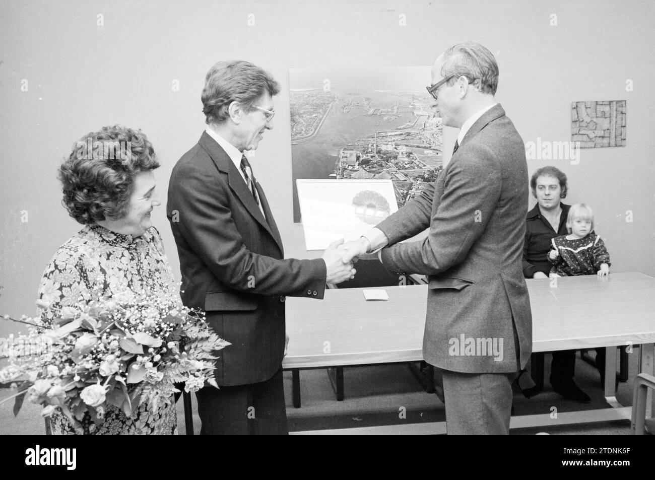Presentation of 'Honourable certificate' to Mr. De Graaf, by Van Gelder, 28-01-1981, Whizgle News from the Past, Tailored for the Future. Explore historical narratives, Dutch The Netherlands agency image with a modern perspective, bridging the gap between yesterday's events and tomorrow's insights. A timeless journey shaping the stories that shape our future Stock Photo