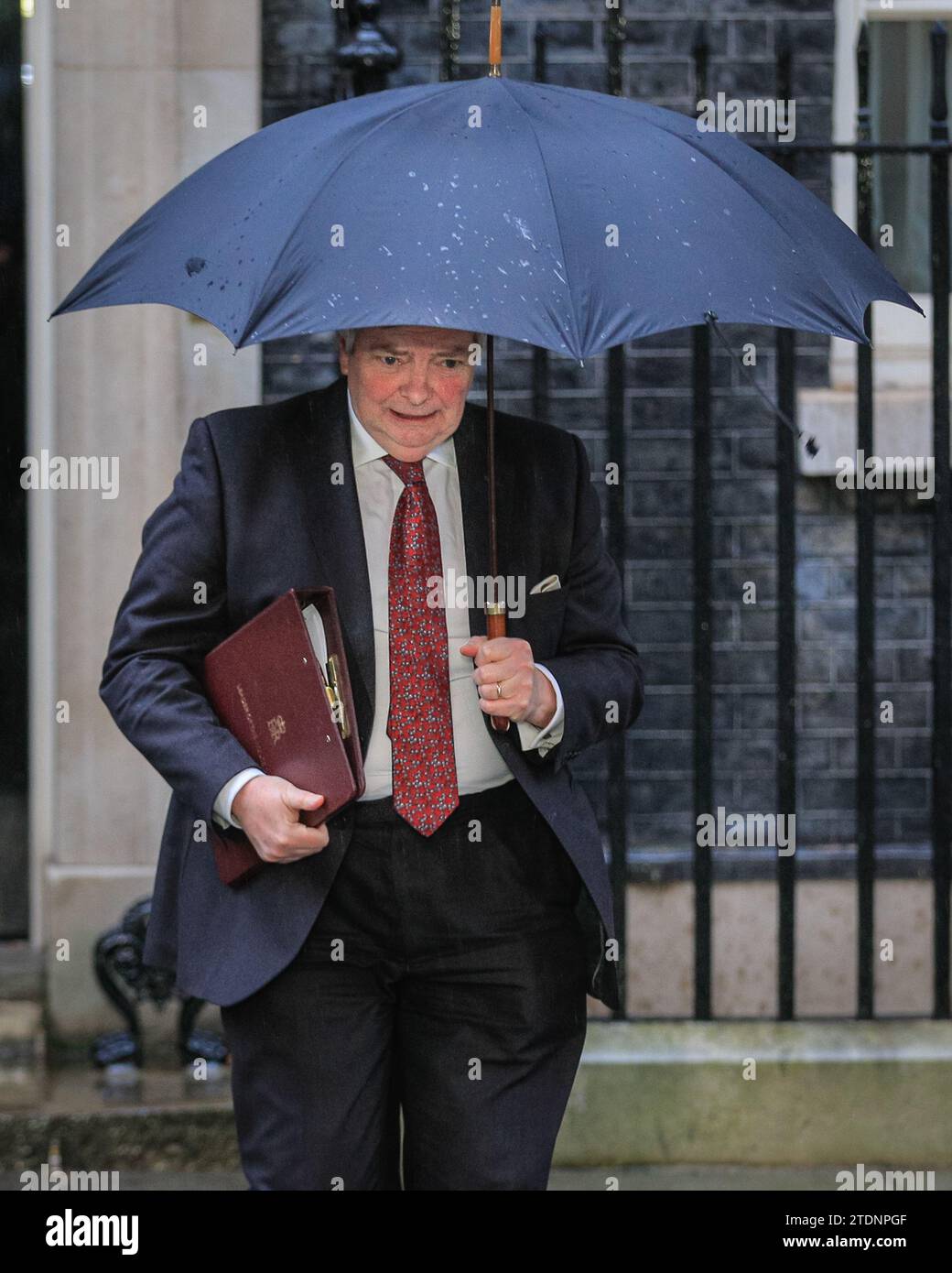 London, UK. 19th Dec, 2023. Lord True, Leader of the House of Lords. Ministers attend the weekly government cabinet meeting at 10 Downing Street in Westminster, London, England, in pouring rain. This is expected to be the last cabinet meeting before the Christmas break. Credit: Imageplotter/Alamy Live News Stock Photo