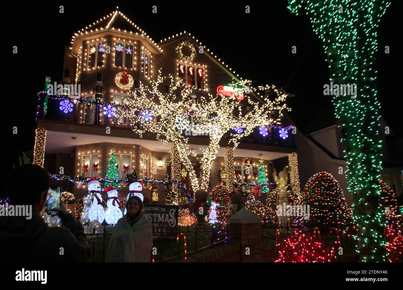 New York, USA. 18th Dec, 2023. A house decorated for Christmas in Dyker