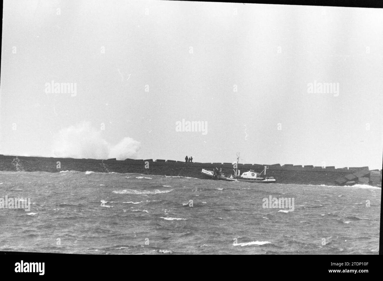 Rescue operation at the IJmuiden south pier, Rescue, rescue brigade ...