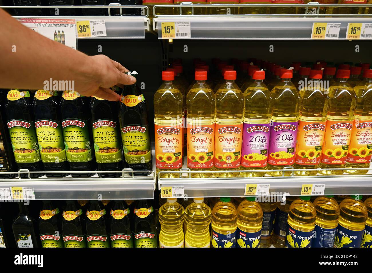 Cooking Oil in a grocery Stock Photo Alamy