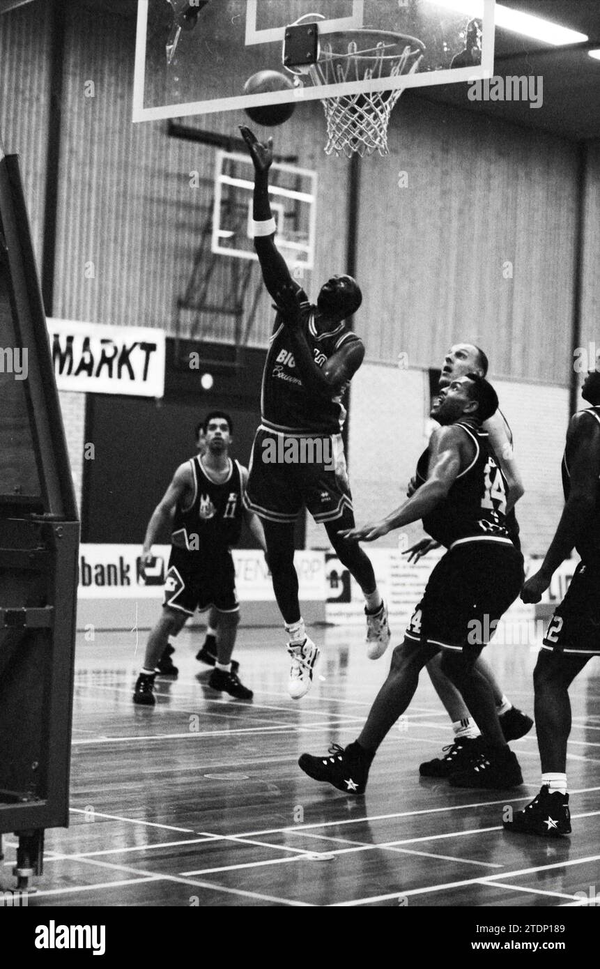 Basketball, Akrides - Donar, 22-10-1995, Whizgle News from the Past, Tailored for the Future. Explore historical narratives, Dutch The Netherlands agency image with a modern perspective, bridging the gap between yesterday's events and tomorrow's insights. A timeless journey shaping the stories that shape our future Stock Photo