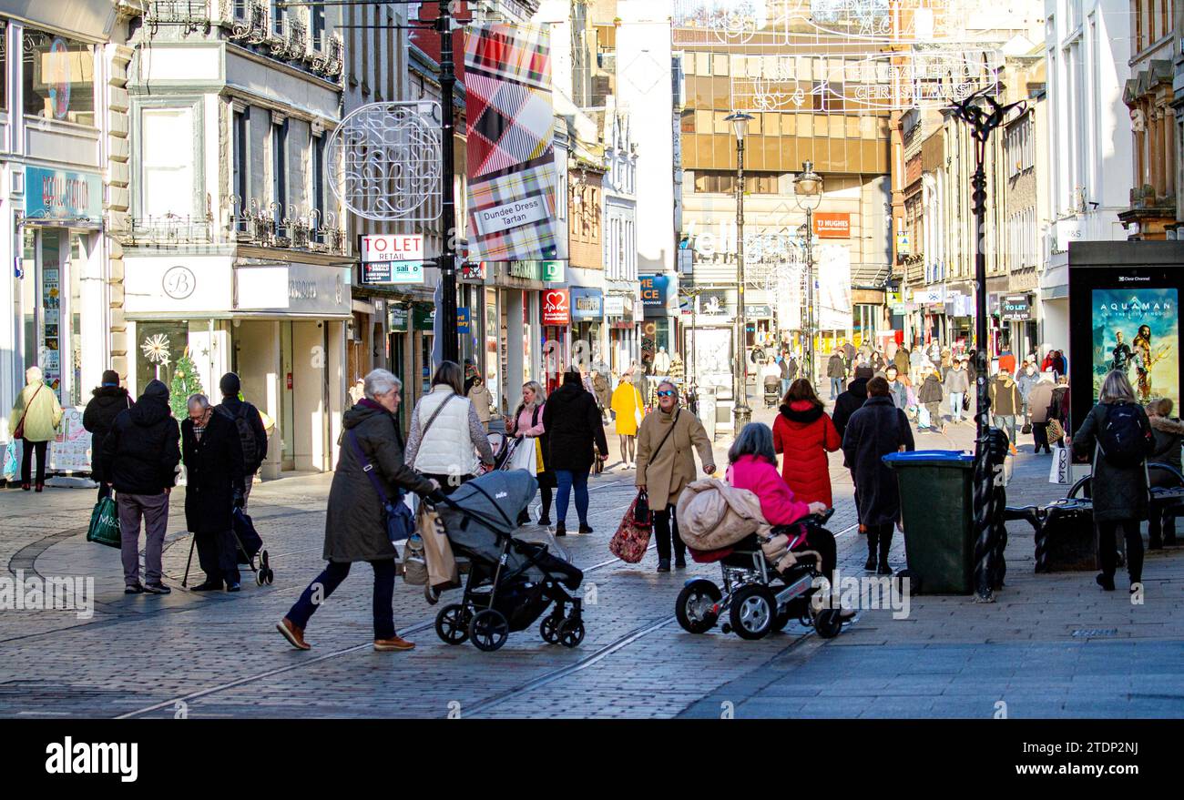 Dundee, Tayside, Scotland, UK. 19th Dec, 2023. UK Weather Local residents ventured into Dundee