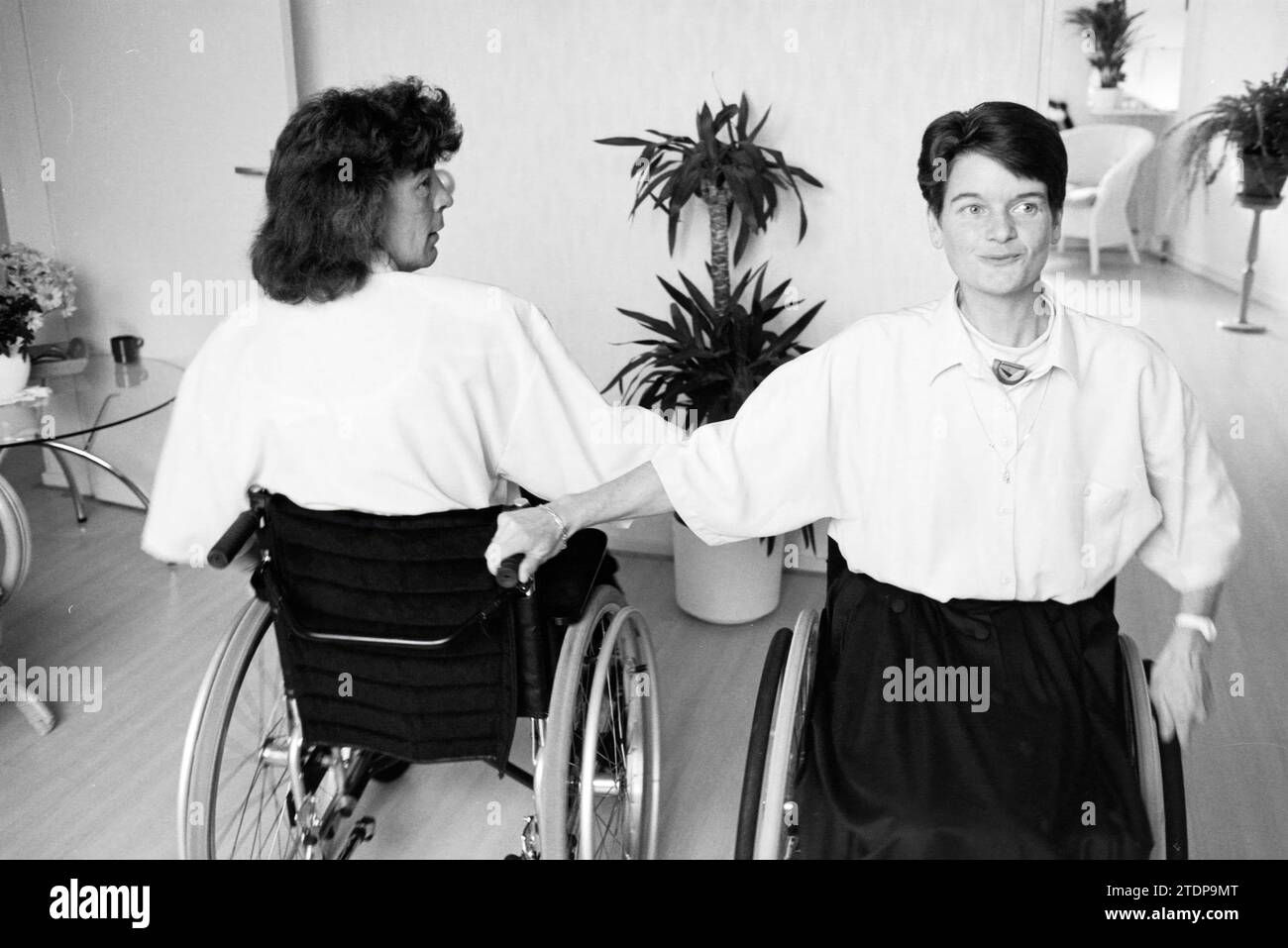 Mrs. E. Aarsen, Ned. wheelchair dancing championships, 13-04-1993, Whizgle News from the Past, Tailored for the Future. Explore historical narratives, Dutch The Netherlands agency image with a modern perspective, bridging the gap between yesterday's events and tomorrow's insights. A timeless journey shaping the stories that shape our future Stock Photo
