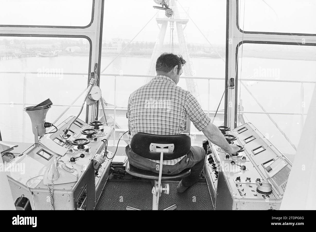 Wheelhouse, Whizgle News from the Past, Tailored for the Future. Explore historical narratives, Dutch The Netherlands agency image with a modern perspective, bridging the gap between yesterday's events and tomorrow's insights. A timeless journey shaping the stories that shape our future Stock Photo