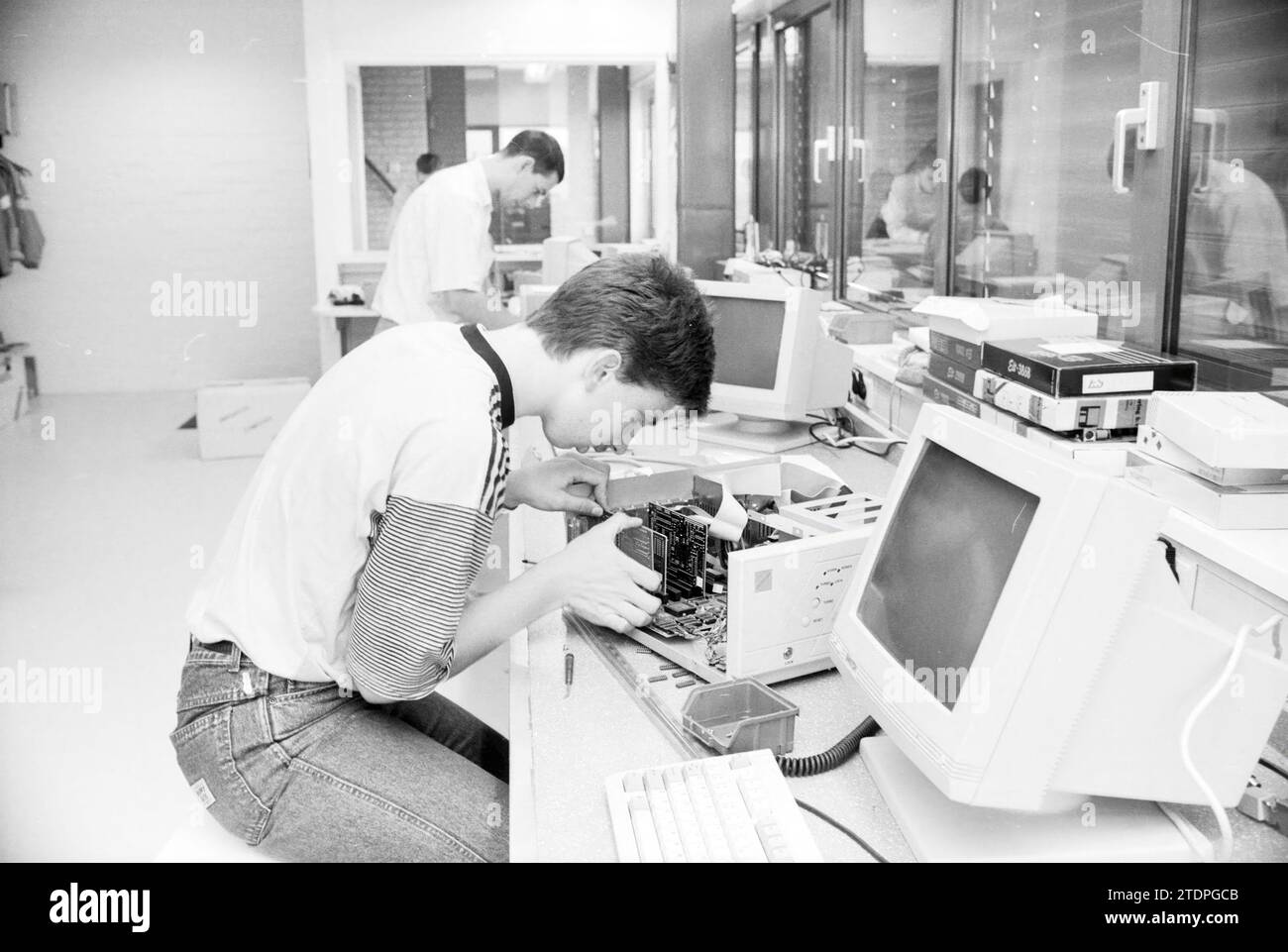 Occupations: Computer Technical Service, 27-08-1991, Whizgle News from the Past, Tailored for the Future. Explore historical narratives, Dutch The Netherlands agency image with a modern perspective, bridging the gap between yesterday's events and tomorrow's insights. A timeless journey shaping the stories that shape our future Stock Photo
