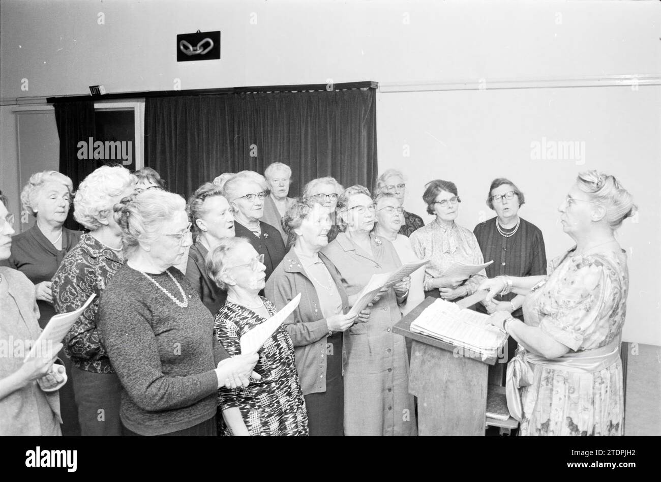 Women's choir with female conductor during rehearsal., Whizgle News from the Past, Tailored for the Future. Explore historical narratives, Dutch The Netherlands agency image with a modern perspective, bridging the gap between yesterday's events and tomorrow's insights. A timeless journey shaping the stories that shape our future Stock Photo