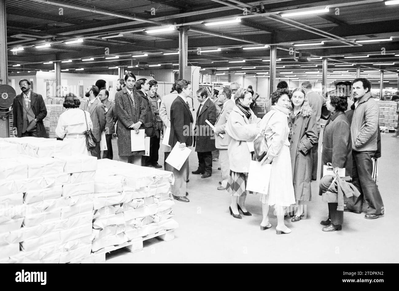 Third World people at Nietra VNA, Nieuwegein, VNU Association of Dutch Publishers, Nieuwegein, 29-03-1982, Whizgle News from the Past, Tailored for the Future. Explore historical narratives, Dutch The Netherlands agency image with a modern perspective, bridging the gap between yesterday's events and tomorrow's insights. A timeless journey shaping the stories that shape our future Stock Photo